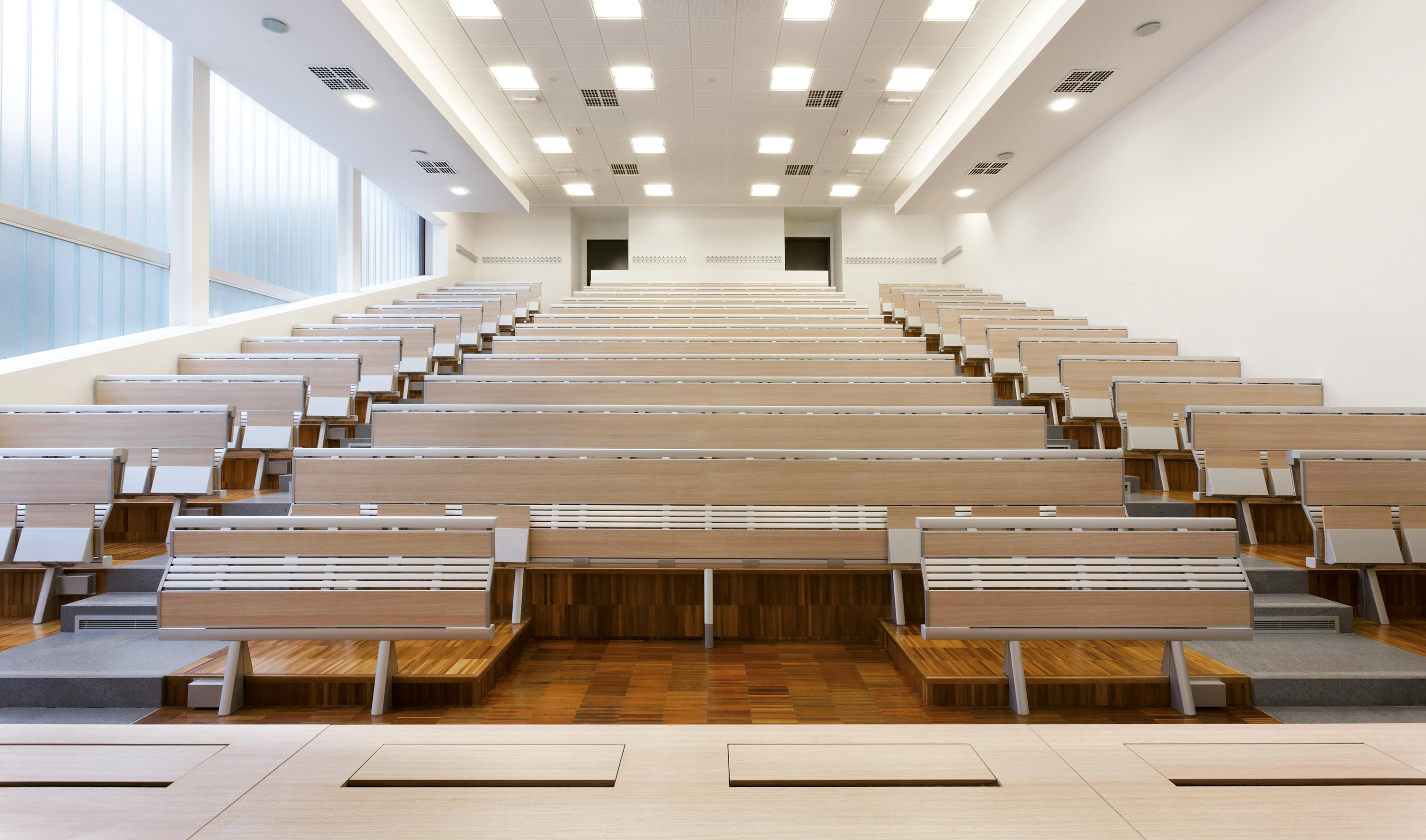 学校家具|阶梯教室桌椅|办公家具|万象城(中国)家具|跑步者