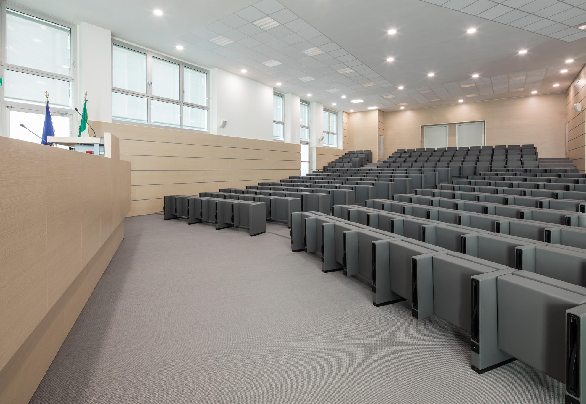 公共座椅|礼堂椅|办公家具|万象城(中国)家具|穆拉