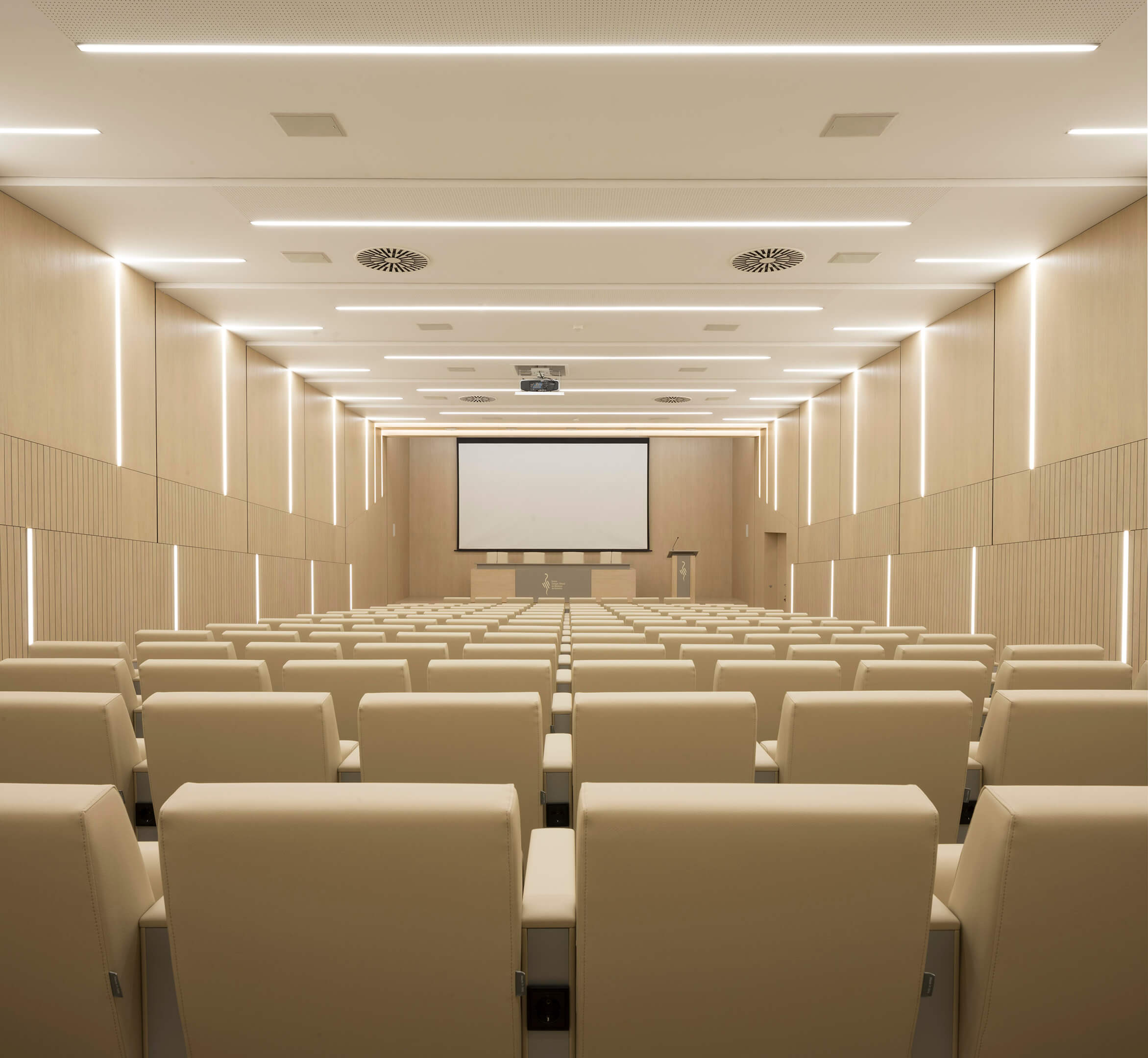 公共座椅|礼堂椅|办公家具|万象城(中国)家具|C100 剧院/礼堂椅