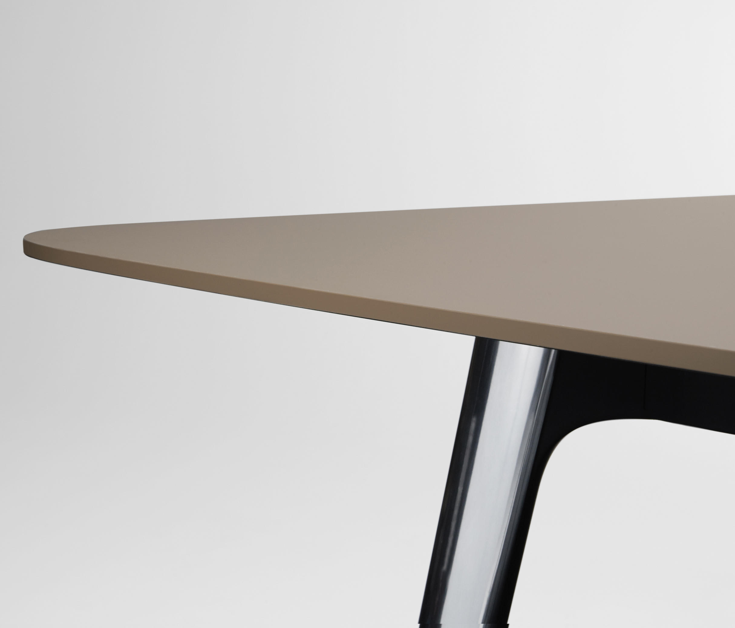 办公台|时尚大班台|办公家具|万象城(中国)家具|KEYPIECE COMMUNICATION DESK.大班台
